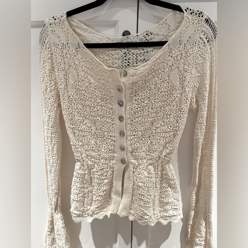 Crochet sweater with buttons Zara